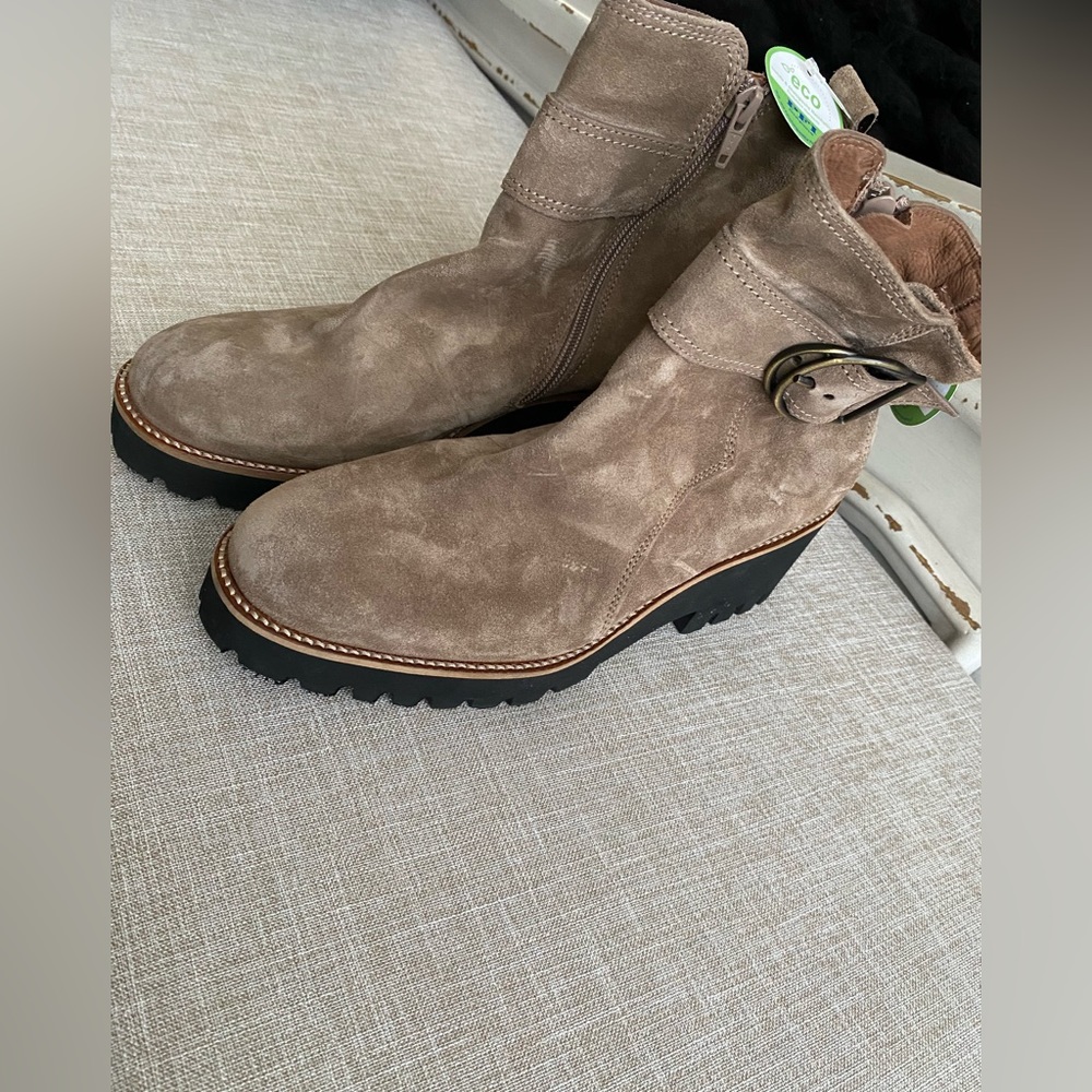Paul Green Mara Suede Ankle Boot. NWT. Size
(NWT
5.5 US - Picture 10 of 10